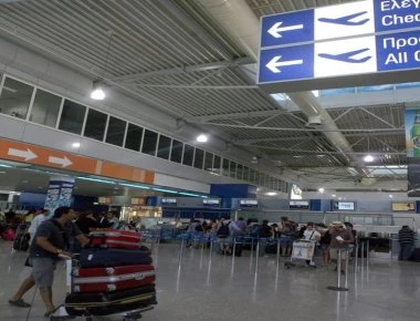 Συναγερμός στο «Ελ. Βενιζέλος»: Σύλληψη Αιγύπτιου με «ύποπτη» βαλίτσα από την οποία εξείχε καλώδιο